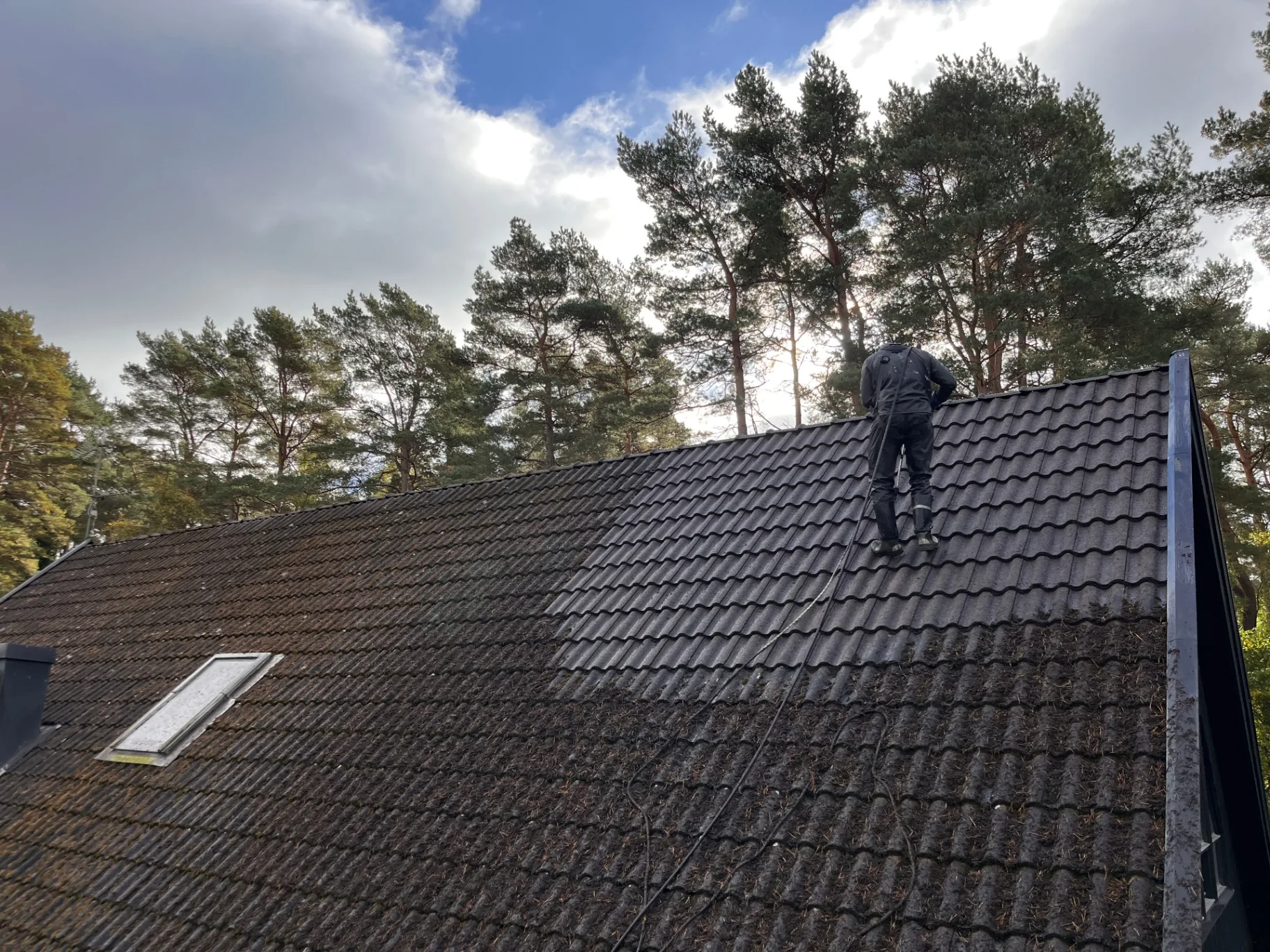 Taktvätt på villatak i Hofterup – Mossro AB
